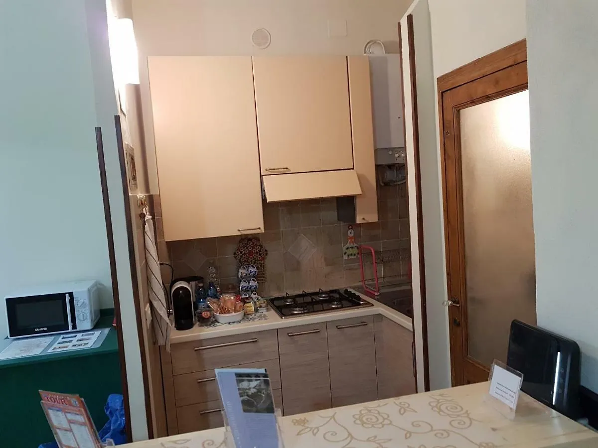 Sunflower Apartment Via San Martino Siena 0*,  Italia